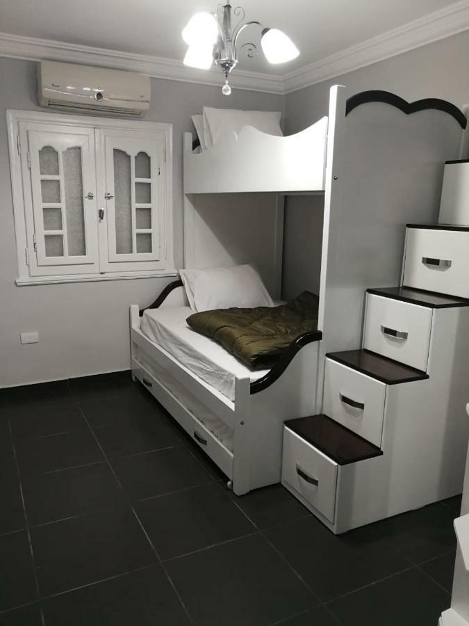 Lovely Apartment With Side Sea View Located In The Heart Of The Alexandria Exterior photo